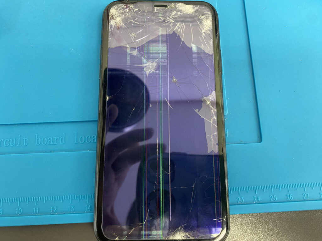 iPhone11画面割れ液晶交換修理（守谷市より来店） - スマホ修理